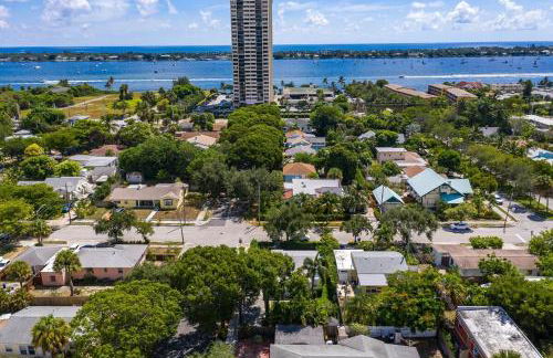 Renovated 2BR Home - Hot Tub, Gym & Beach Nearby - Foto 29