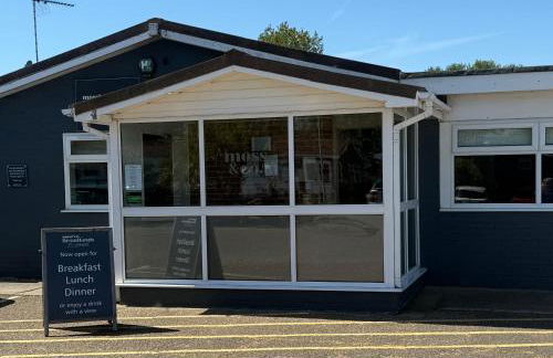 Lovely Serenity 1 and gorgeous Serenity 2 are 3 bedroom 2 bathroom caravans - Foto 23