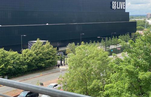 Stylish spacious 2 bed Apt Balcony Nr City Stadium - Foto 16