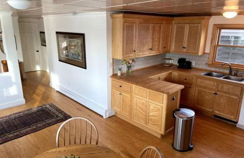 Updated Historic Water St 2 Bdr, 2 Bath apartment. - Photo 15