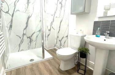 Stylish Apartment With Secure Parking Close to City - Photo 2