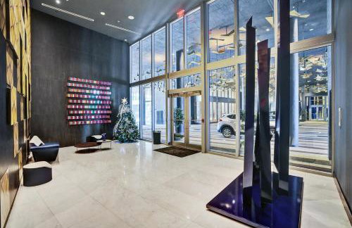 Luxury 2 Bedroom Corner Condo Walk to Design District, Infinity pool with Bay and City views, Gym, Free Parking Spot - Foto 47