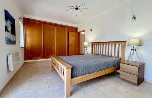 V4 moderno com Piscina - Burgau - Foto 25