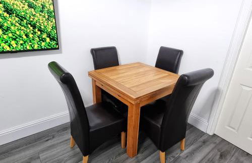 3 Bedroom House Perfect for Family Work Stays Easy Access to Manchester Oldham - Foto 10