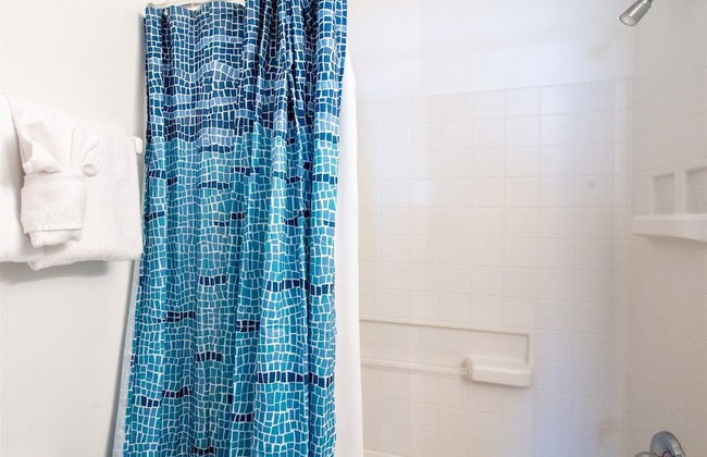 4 Bed and 3 Bath in Perfect Location With Pool by Florida Dream Home - Foto 21