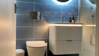 Gorgeous Comfy Cottage Walking Birdwatching Paddle Boarding and Seafood on the Doorstep - Foto 3, Shower