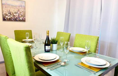 3-Bedroom spacious House, Private garden, Prime location, WiFi, Netflix - Foto 13