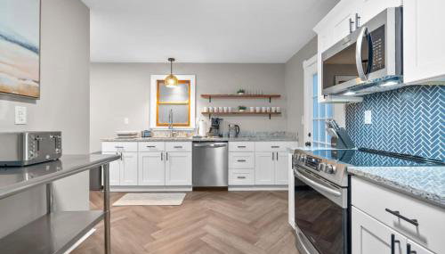 Spacious Cozy 3 Bed 2 Bath - Photo 4