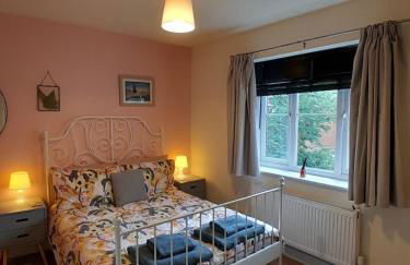 Entire house with gated parking - Photo 7