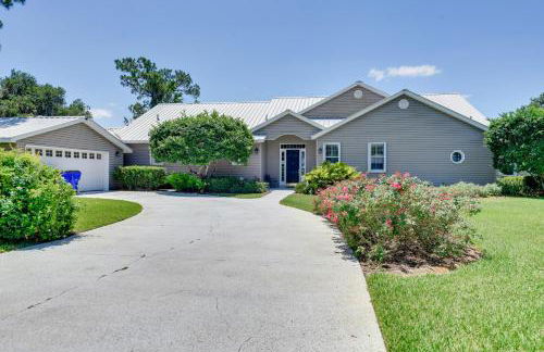 Waterfront Lake Placid Home with Private Dock! - Foto 37