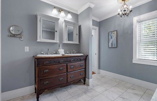 Secret Garden Hideaway l Walk to DNTN l Sleeps 8 - Foto 51