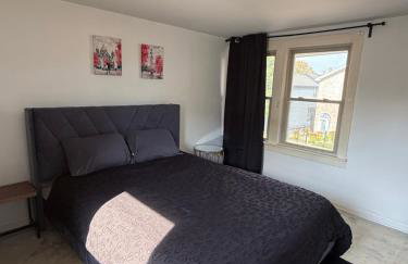 Free Parking! Private Rooftop! 3bd near downtown! - Photo 11