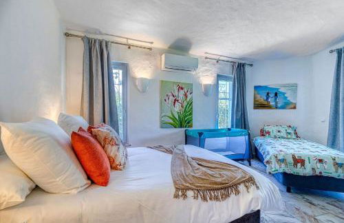 Golfinhos - MAGNIFICENT & SPACIOUS 5 BEDROOM VILLA - Foto 130