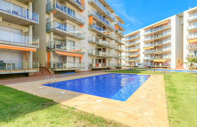 Pretty Apartment With Balcony - Photo 1