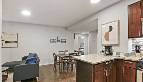 Modern & Furnished 2BR Apt with In-unit Laundry - Sunnyside 2E - Foto 3