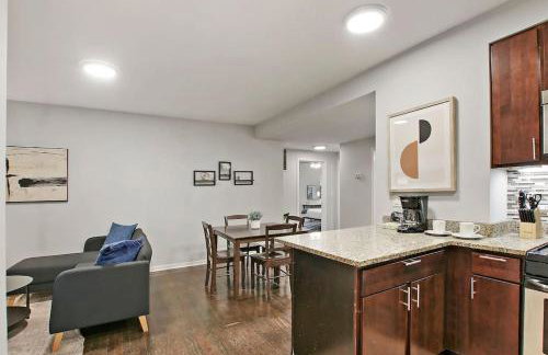 Modern & Furnished 2BR Apt with In-unit Laundry - Sunnyside 2E - Foto 3