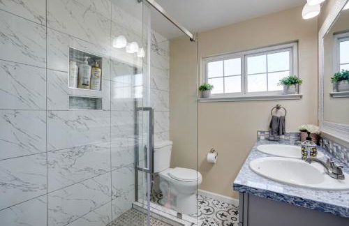 Easy SF Access! Spacious Family Home with Yard - Foto 17