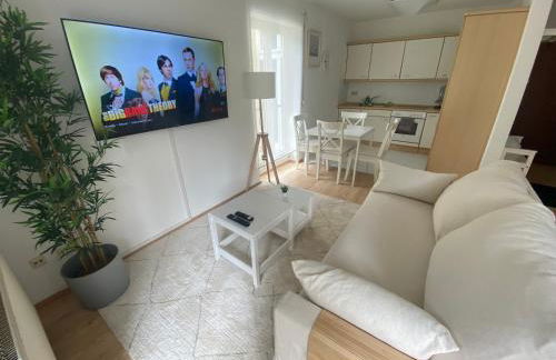 Stilvolles Apartment mit Balkon, Küche & Parkplatz - Waldstetten Zentrum - Foto 18