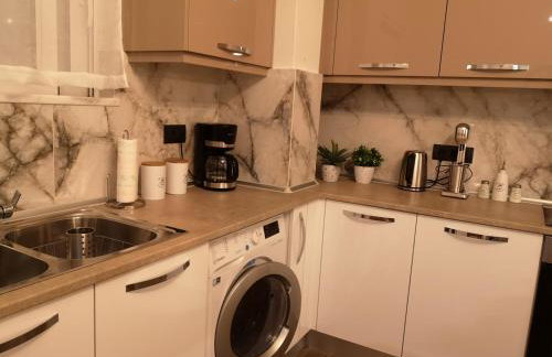 SUNNY HOLIDAYS APARTMENT - Photo 10