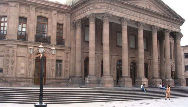 Facciata di uno degli edifici della città