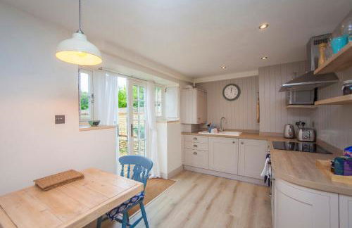 STABLES Stylish comfortable peaceful cottage with parking and outdoor space - Photo 18