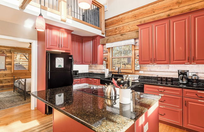 Red Cedar by Avantstay Cabin w/ Hot Tub + Views! - Foto 27