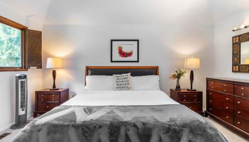 Spacious 3BR Redmond Home with Fireplace & BBQ - Foto 4