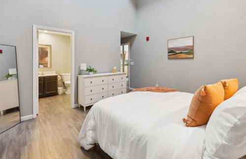 Rustic-Industrial Loft with Courthouse Views apts - Photo 21