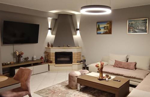 George Living House - Photo 1