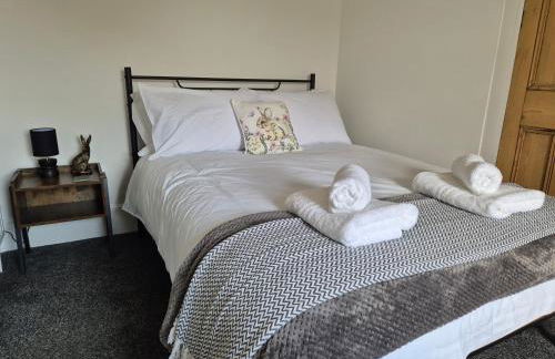 2 Bed Maisonette with Sofa Bed - Ideal for Groups #26C - Foto 9