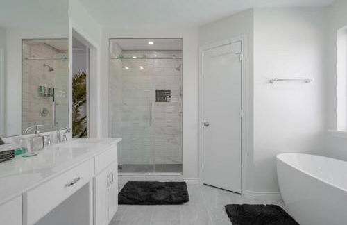 Vibrant Spacious Home w Private Pool and Jacuzzi - Foto 21