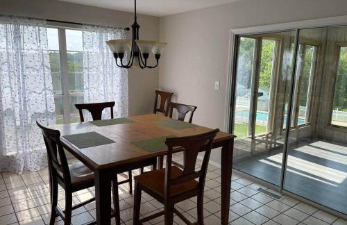 Spacious Cabin Retreat - Sleeps 12 -1hr from STL - Foto 16