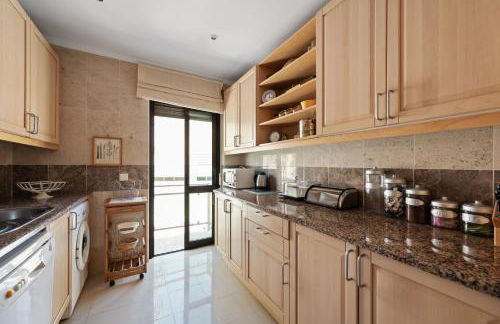 BmyGuest - Sesimbra Palames Beach & Pool Apartment - Foto 13