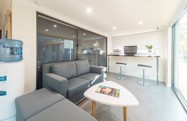 Batavia Apartment - Photo 5