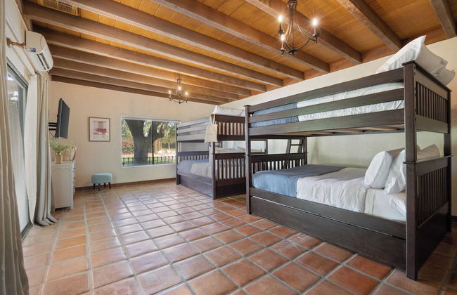 Sleeps 20! Architectural Mansion w/ Pool, Indoor Tennis Court, Game Room Starlight Estate by Avantstay - Foto 29