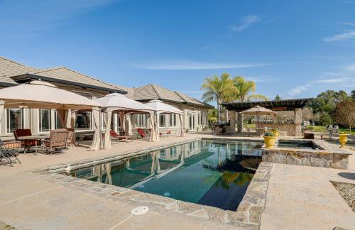 Pool, Peacocks and Views! Lavish Retreat in Gilroy - Foto 1