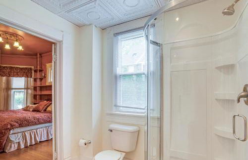 Charming Champaign Victorian with Deck! - Foto 13