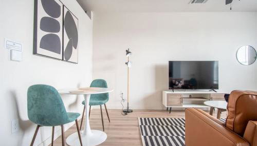 Comfortable 1BR Suite w Pool Parking Gym 08 - Foto 3