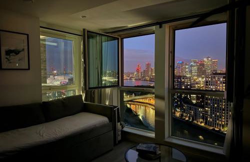 Penthouse with O2 Arena View, Free Parking & Portable AC - Photo 6