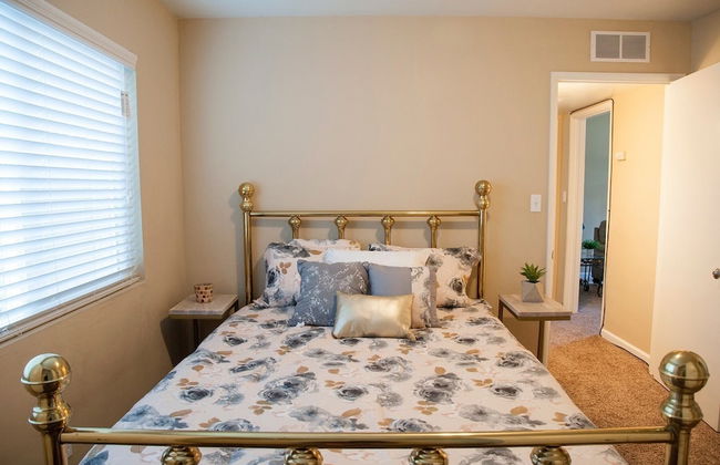 Longer Stay for Travelers Blocks from Hospital and Downtown Security Gates - Foto 5