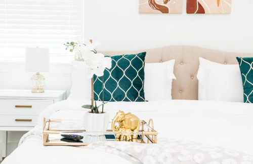 Beautifully Decorated, Modern Downtown Houston Home - Photo 17