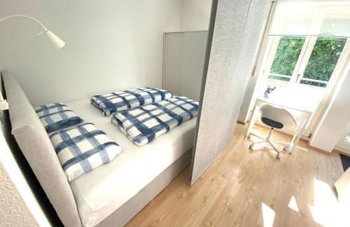 Stilvolles Apartment mit Balkon, Küche & Parkplatz - Waldstetten Zentrum - Foto 10