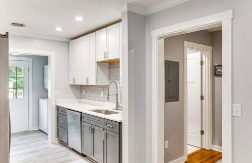 3 Mi to Camp Lejeune Home with Fire Pit and Grill! - Foto 11