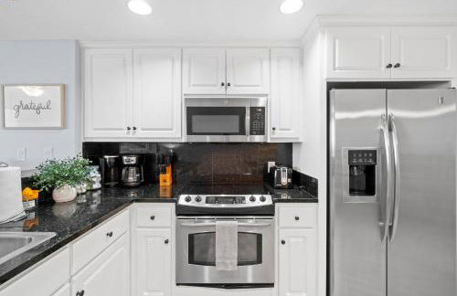 Quiet East End Gulf-Front Condo w/ Heated Pool & Balcony - Foto 16