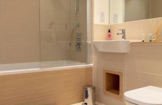 Modern & Exquisite Trumpington Townhouse with Parking & 5 mins to Papworth hospital - Foto 34