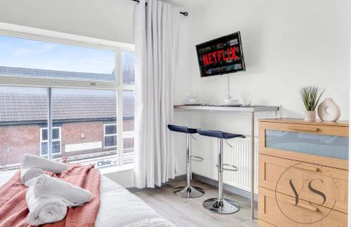 Modern 1A Longton Studio Near Alton Towers with Free Wi-Fi & Kitchenette - Foto 1