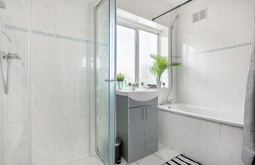 9RA - 4BD House - Wembley Views - Foto 9