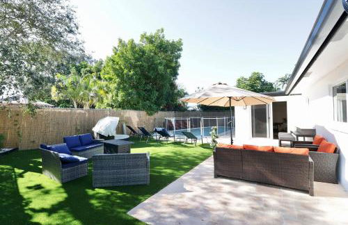 Luxury Oasis Getaway w/pool 15 mins from beach - Foto 45