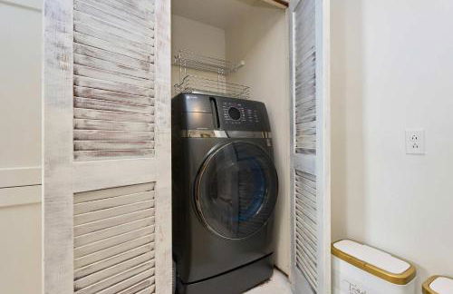 Private DC Retreat on Iconic East Capitol St - Photo 23