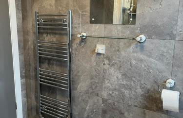 Comfortable and Convenient 4 Bedroom Home - Foto 10